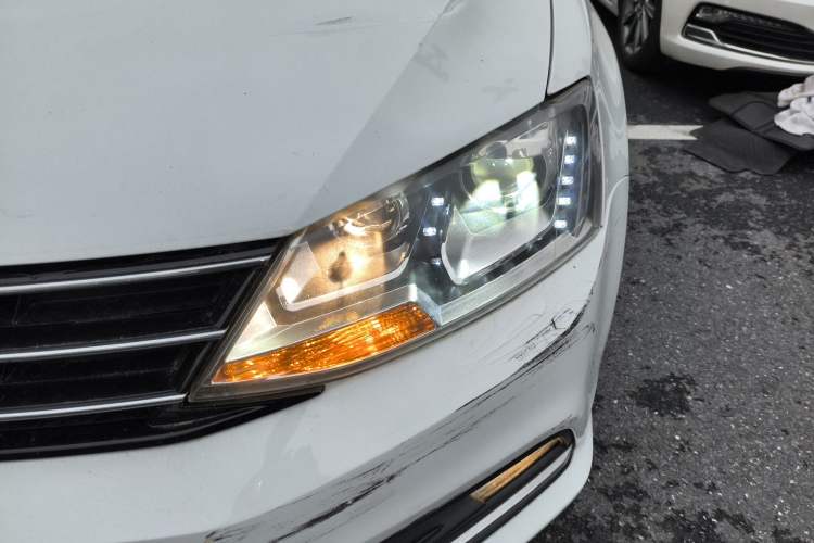 Used Volkswagen Sagitar 2015 1.6L Automatic Comfort Model Left Front Headlight