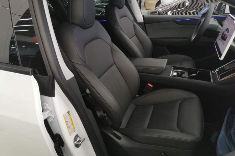 Used Tesla Model Y 2025 Rear-Wheel-Drive Version