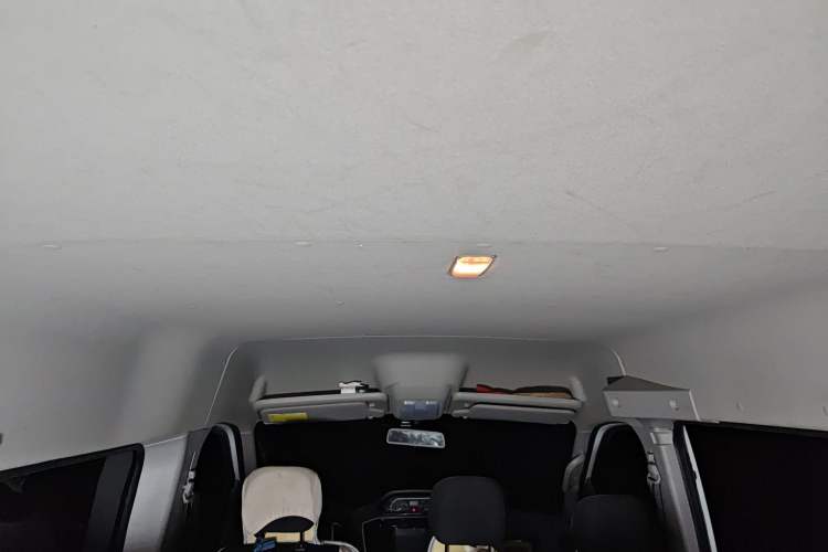 Used SAIC MAXUS Xintu V80 2023 2.0T Manual Classic Aoyuntong Power Version Short Wheelbase Mid-Height 5/6-Seater