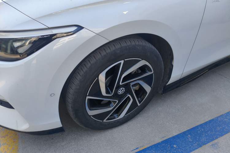 Used Volkswagen ID.7 VIZZION 2024 PRO Model Left Front Wheel Hub