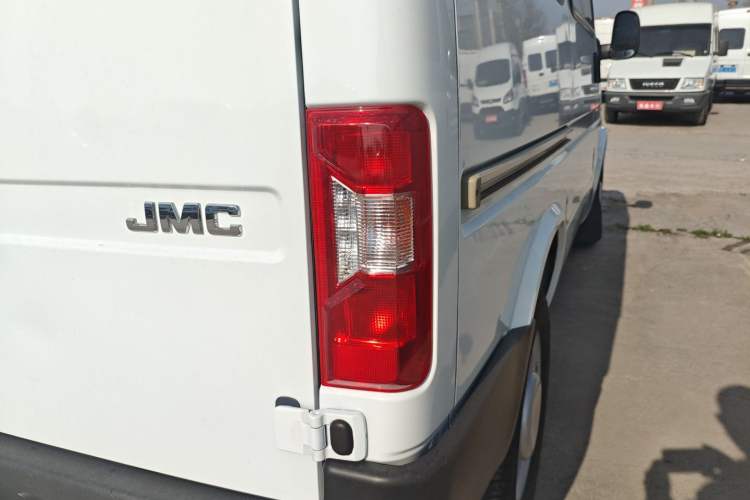 Used JMC Transit 2019 2.8T Commercial Version Short Wheelbase Mid-Roof 6-Seater China VI JX493