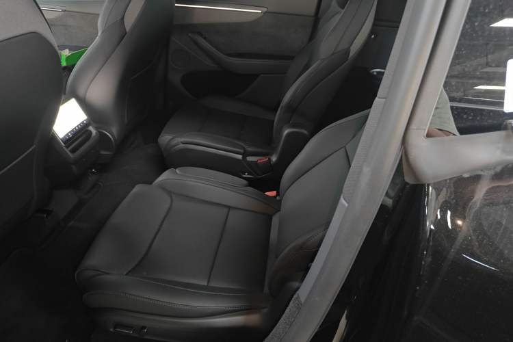 Used Tesla Model Y L 2025 Model Long-Range All-Wheel-Drive Version
