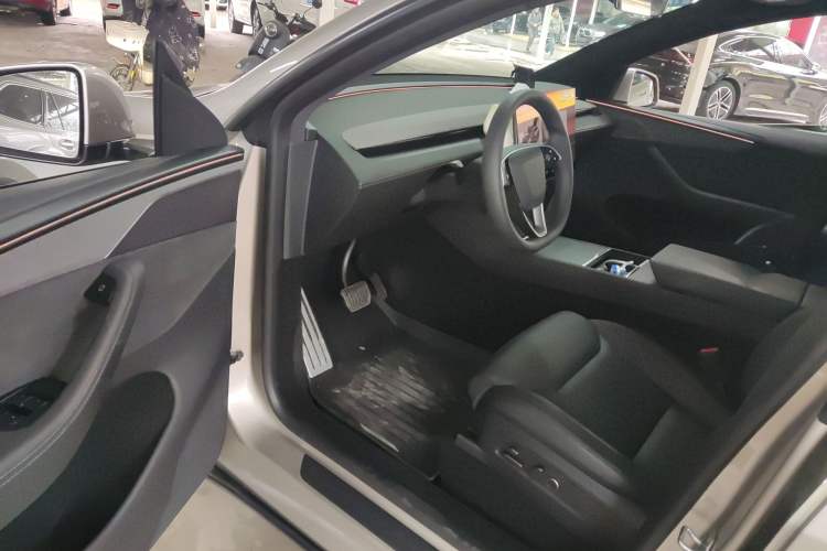 Used Tesla Model Y L 2025 Model Long-Range All-Wheel-Drive Version