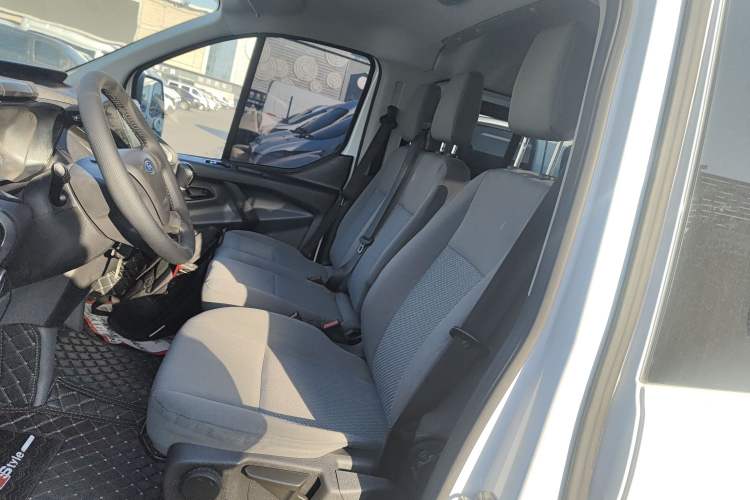 Used Ford Transit 2019 2.0T Diesel Multi-Purpose Commercial Vehicle Mid-Drive Mid-Roof 6-Seater China VI Standard
