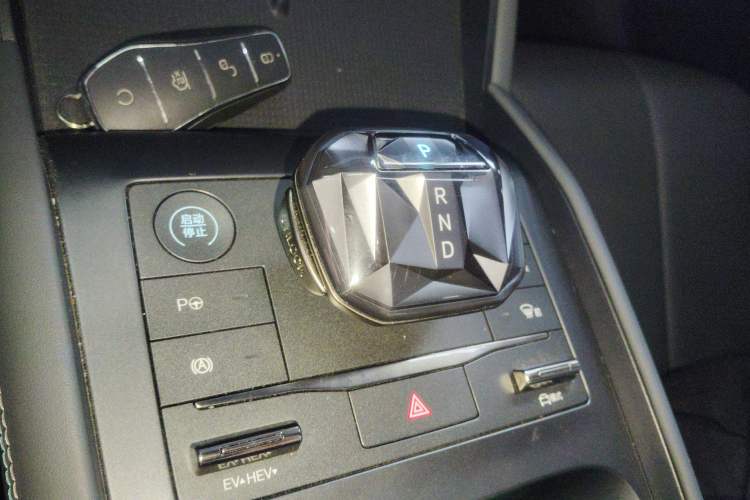 Used BYD Qin L 2025 DM-i Smart Drive 120KM Leading Model Gear Lever