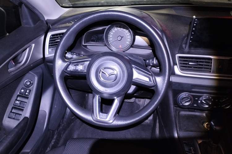 Used Mazda 3 Axela 2019 Cloud-Control Edition Hatchback 1.5L Automatic Comfort Model China VI Standard Steering Wheel
