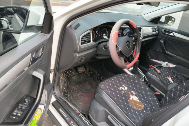 Used Volkswagen T-ROC 2022 280TSI DSG Two-Wheel Drive Elite PLUS Driver Seat