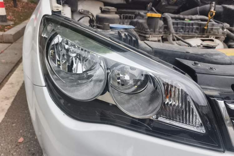 Used Roewe 350 2015 1.5L Automatic Luxury Sunroof Edition Right Front Headlight