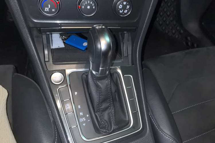 Used Volkswagen Golf 2019 280TSI DSG Luxury Version China VI Standard Gear Lever