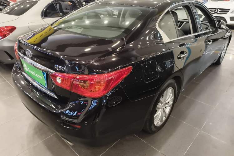 Used Infiniti Q50 2014 3.7L Comfort Edition Rear Right 45 Deg
