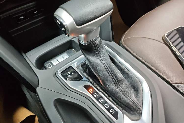 Used GAC Trumpchi GS4 2016 235T G-DCT Luxury Edition Gear Lever