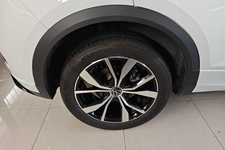 Used Volkswagen T-ROC 2025 Facelifted 300TSI DSG Two-Wheel-Drive Chen Guang Edition Exterior 5