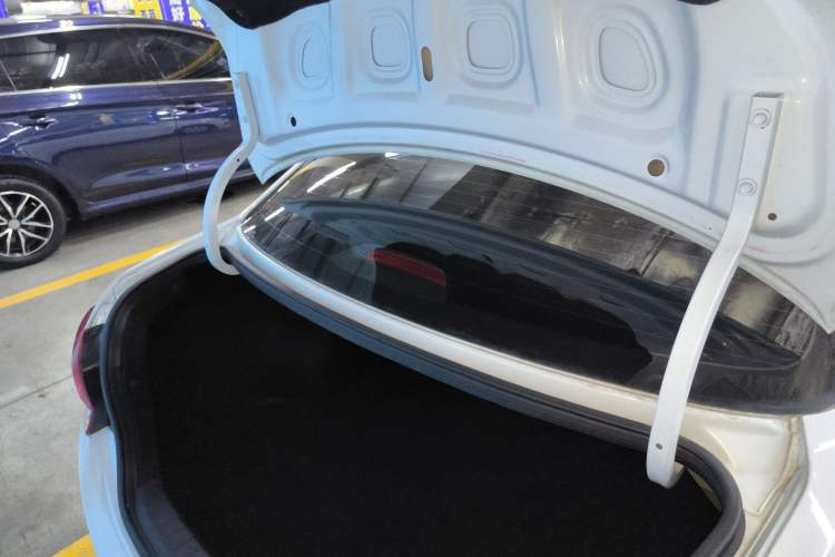 Used Hyundai Verna (older generation) 2020 1.4L Manual GL Refreshed Edition Trunk