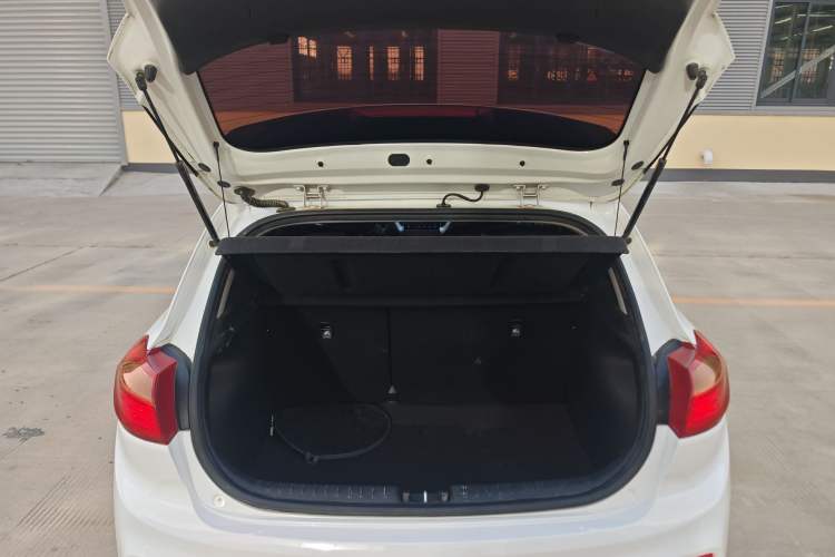 Used Hyundai Verna RV 2017 1.4L Automatic Cool Edition GLS China V Emission Standard Trunk