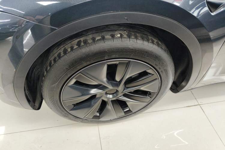 Used Tesla Model Y 2024 Rear-Wheel-Drive Version Left Front Wheel Hub