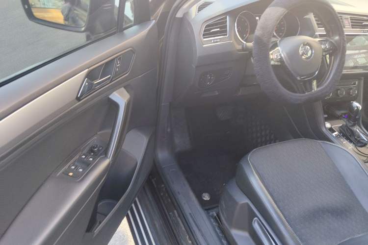 Used Volkswagen Tiguan L 2017 330TSI Automatic Two-Wheel Drive Luxury Edition Driver Seat