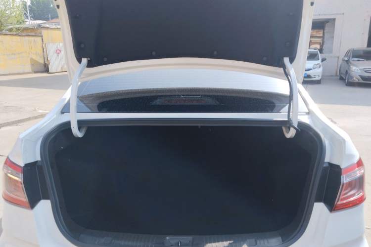 Used CHANGAN Eado DT 2019 1.6L Manual Comfort Model China VI Standard Trunk