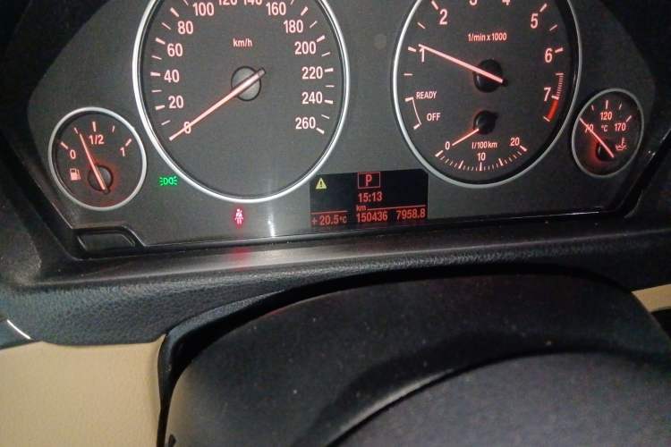 Used BMW 3 Series 2013 320Li Fashion Model Odometer Close Up