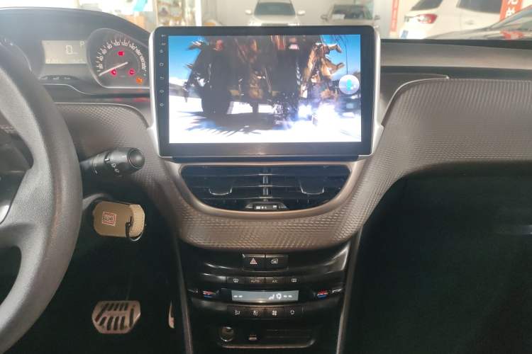 Used Peugeot 2008 2014 1.6L Automatic Fashion Edition Audio And AC Panel