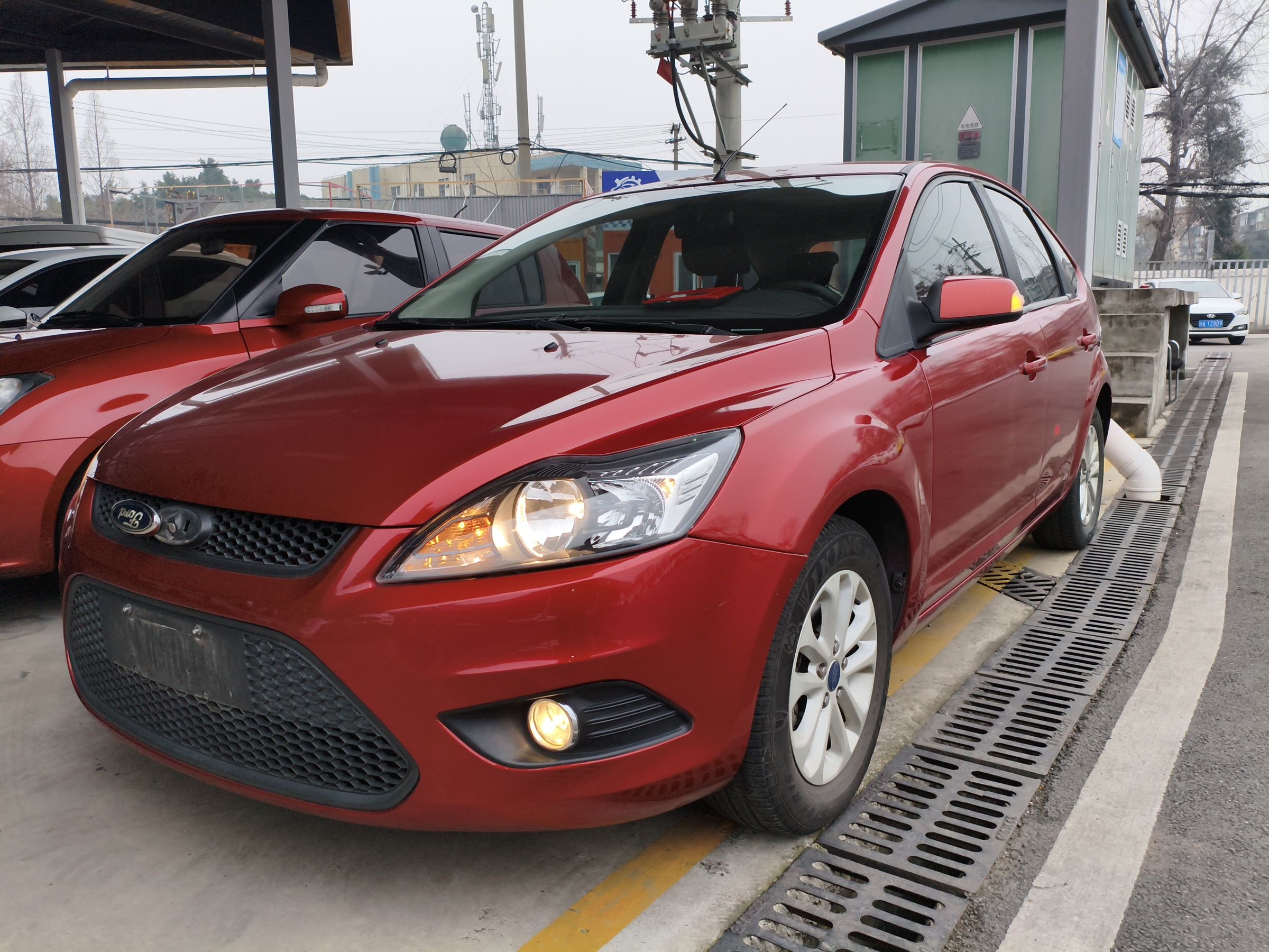 تحت مقدمة السيارة