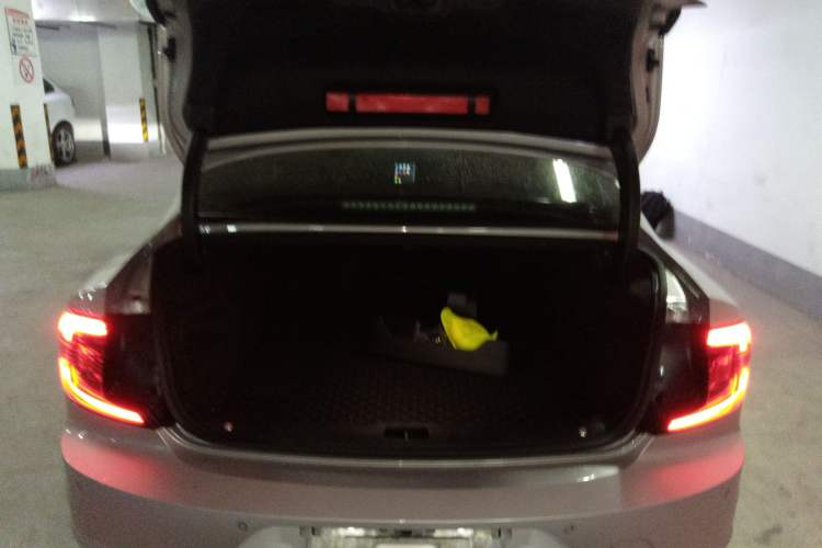 Used Volvo S90 New Energy 2023 T8 Plug-in Hybrid All-Wheel Drive Long-Range Zhiyi Luxury Edition Trunk