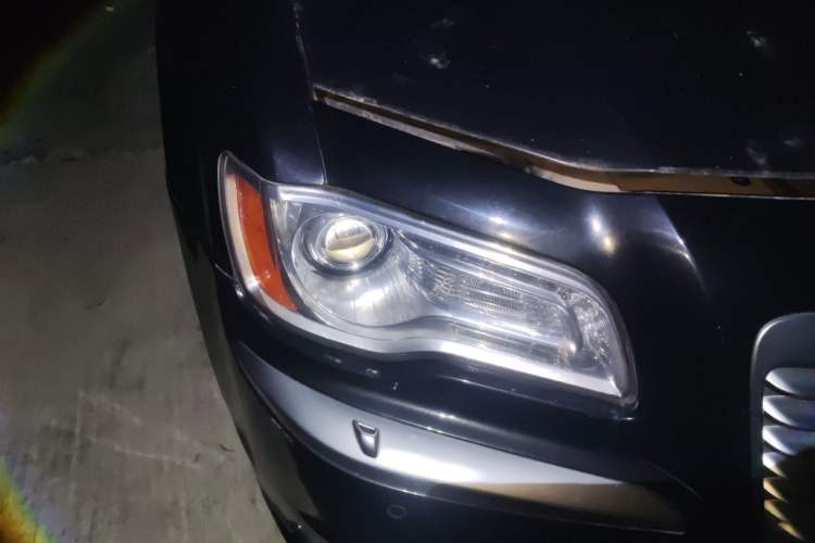 Used Chrysler 300C 2014 3.0L Excellence Edition Right Front Headlight