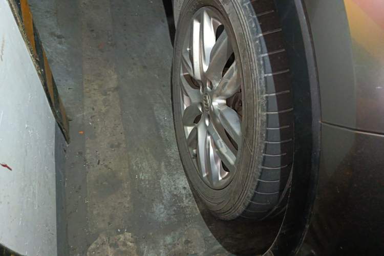 Used Buick Envision 2018 28T All-Wheel-Drive Versatile Sports Flagship Model Right Front Wheel Hub