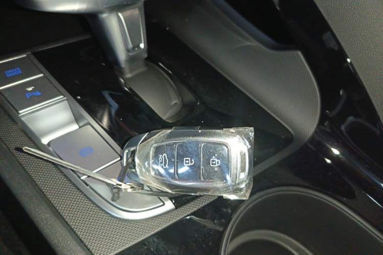 Used Hyundai Elantra 2023 1.5L CVT GLX Elite Edition Interior 1