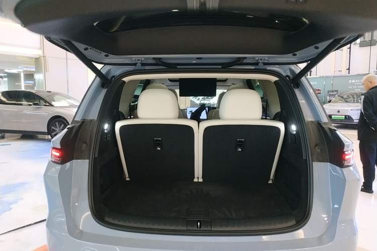 Used Li Auto i8 2025 Model Standard Version Trunk