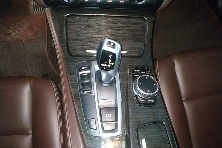 Used BMW 5 Series 2014 525Li Luxury Design Package
