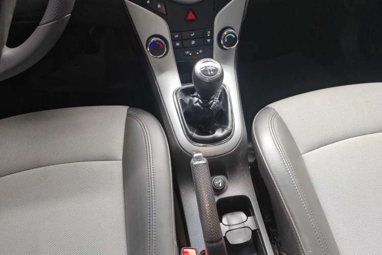 Used Chevrolet Cruze 2013 1.6L SE MT Gear Lever