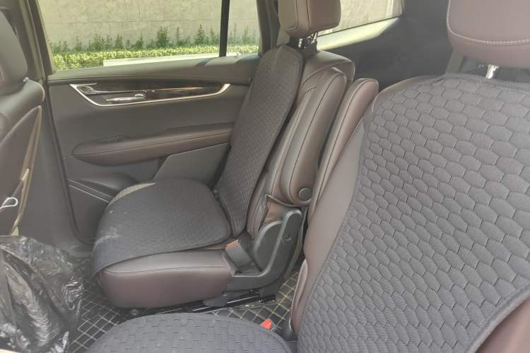 Used Cadillac XT6 2021 28T Six-Seater Four-Wheel-Drive Luxury Version Left Rear Seat