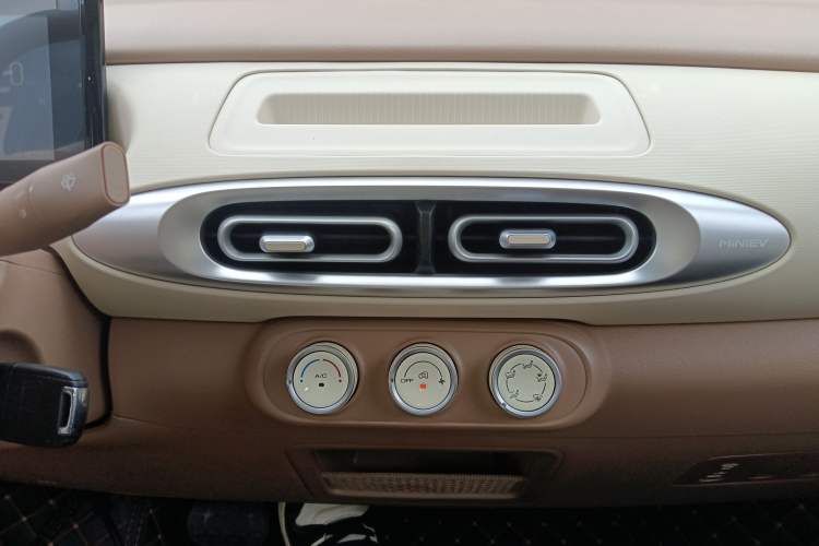 Used Wuling Hongguang MINIEV 2025 Four-Door Version Advanced Edition
