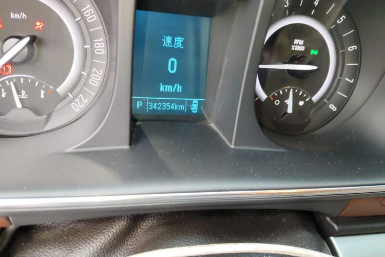 Used Buick GL8 2017 25S Luxury Version China V Standard Odometer Close Up