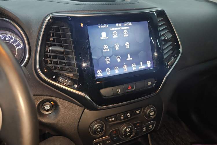 Used Jeep Cherokee 2019 2.0T Two-Wheel Drive Smart Enjoyment Version China VI