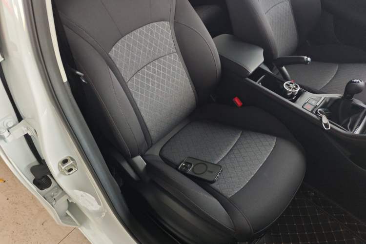 Used Roewe i5 2023 1.5L Manual Comfort Edition