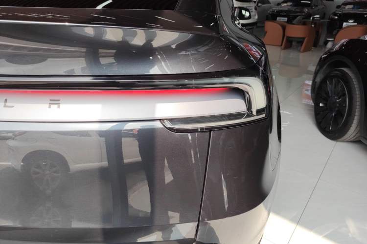 Used Tesla Model Y 2025 Rear-Wheel-Drive Version
