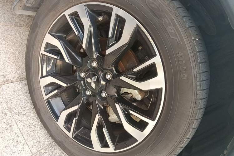 Used Mitsubishi Outlander 2019 2.4L 4x4 Zhi Xiang Edition 7 Seats China VI Standard
