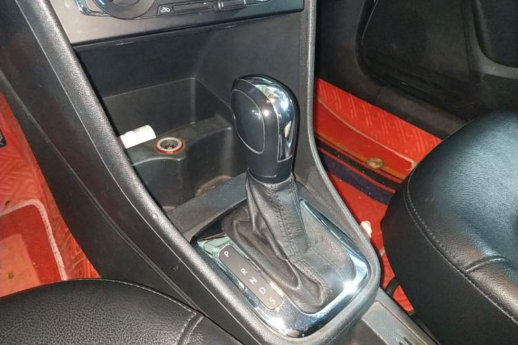 Used Volkswagen Santana 2015 1.6L Automatic Comfort Edition Gear Lever