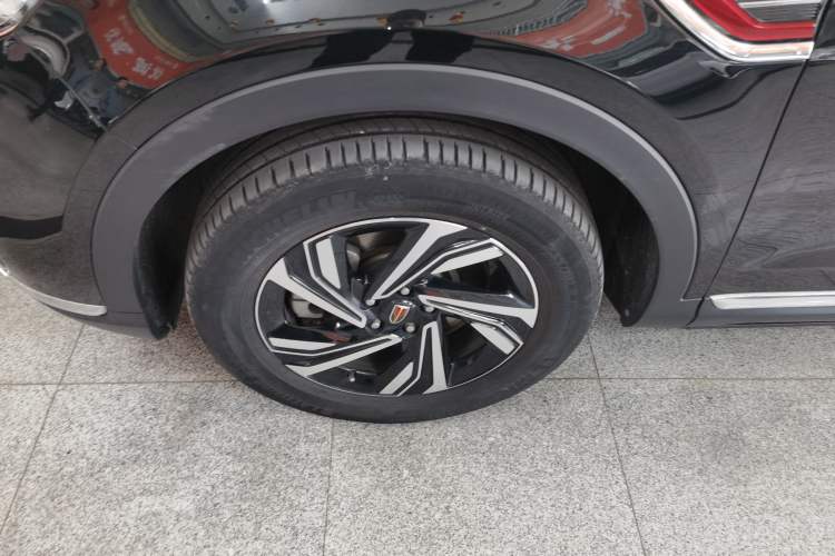 Used Hongqi HS5 2022 Revised Version 2.0T Smart Connect Flagship Edition Left Front Wheel Hub