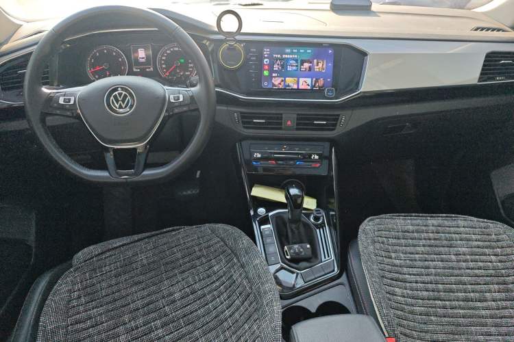 Used Volkswagen Tayron 2020 280TSI Two-Wheel Drive Luxury Connect Edition Center Console