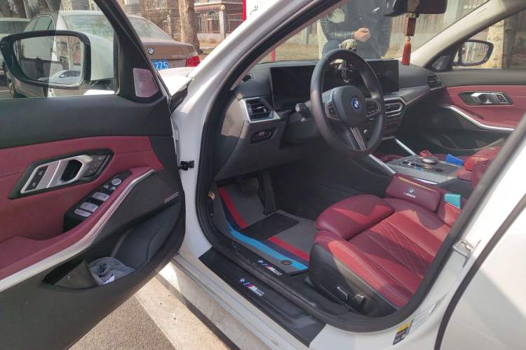 Used BMW i3 2024 eDrive 35 L
