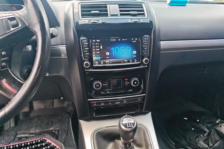 Used Haval H5 Classic 2018 Classic Edition 2.0T Diesel Manual 4x4 Elite Model Audio And AC Panel