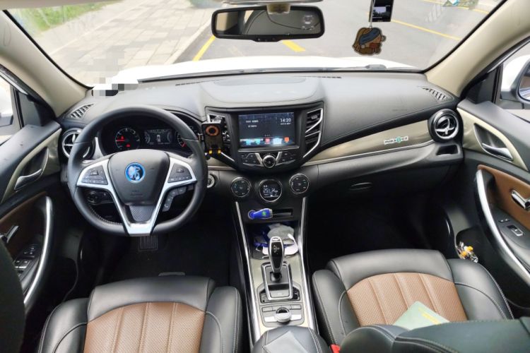 Used BYD Song New Energy 2017 Song DM 1.5TID All-Wheel Drive Prestige Model Center Console