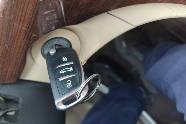 Used Jinbei Grace 2014 2.4L Standard Short-Wheelbase 7-Seater 4RB2
