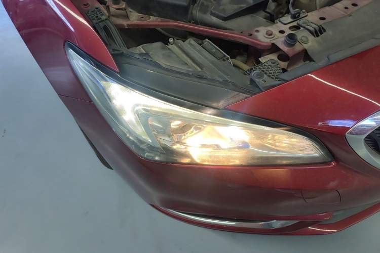Used Buick Verano 2015 Sedan 15S Automatic Leading Model Right Front Headlight