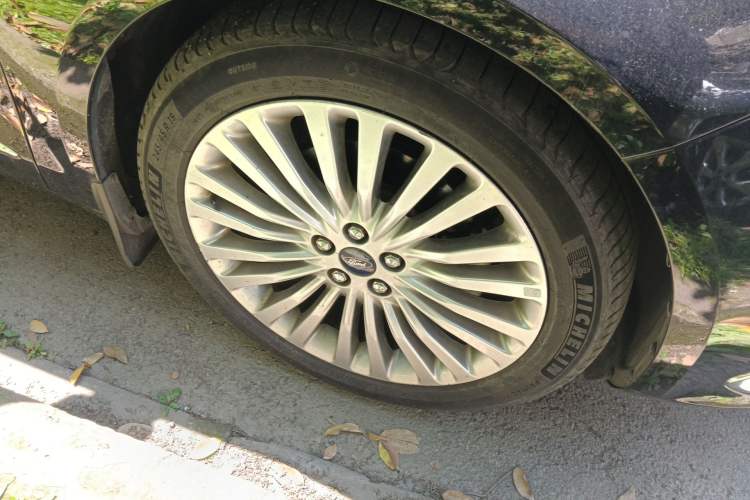 Used Ford Taurus 2018 EcoBoost 245 Premier Edition China V Standard Right Front Wheel Hub