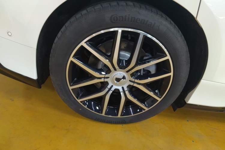 Used Denza Z9 2024 1100 km Four-Wheel Drive Max Version
