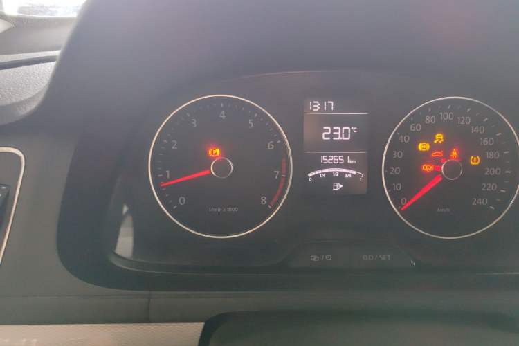 Used Volkswagen Gran Lavida 2013 1.6L Manual Comfort Model Odometer Close Up