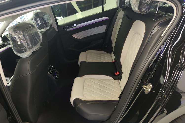 Used Volkswagen Magotan 2025 Zhongxiang Version 330TSI DSG Luxury Edition Left Rear Seat